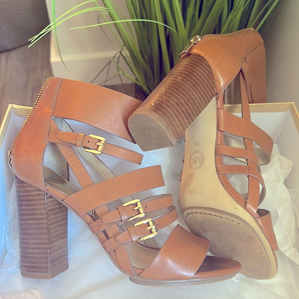 Micheal Kors Winston Sandal